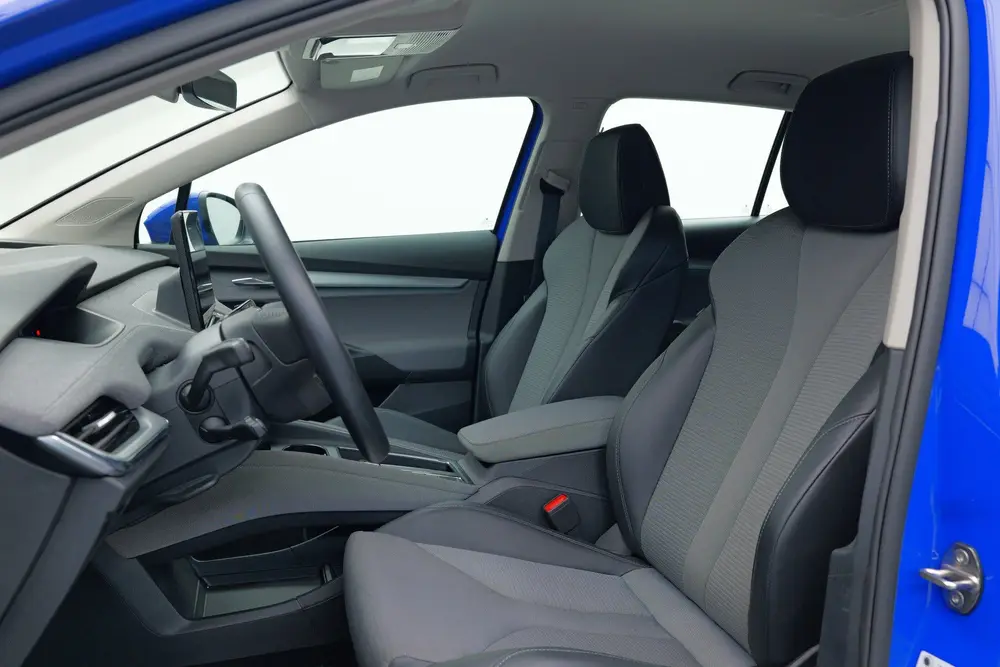 Skoda Enyaq 50 Loft uit 2023, foto 3