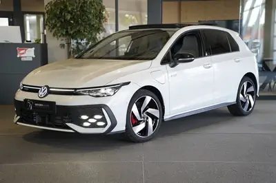 Volkswagen Golf 8.5 1.5 eHybrid GTE 272PK Facelift Pano Voll uit 2025