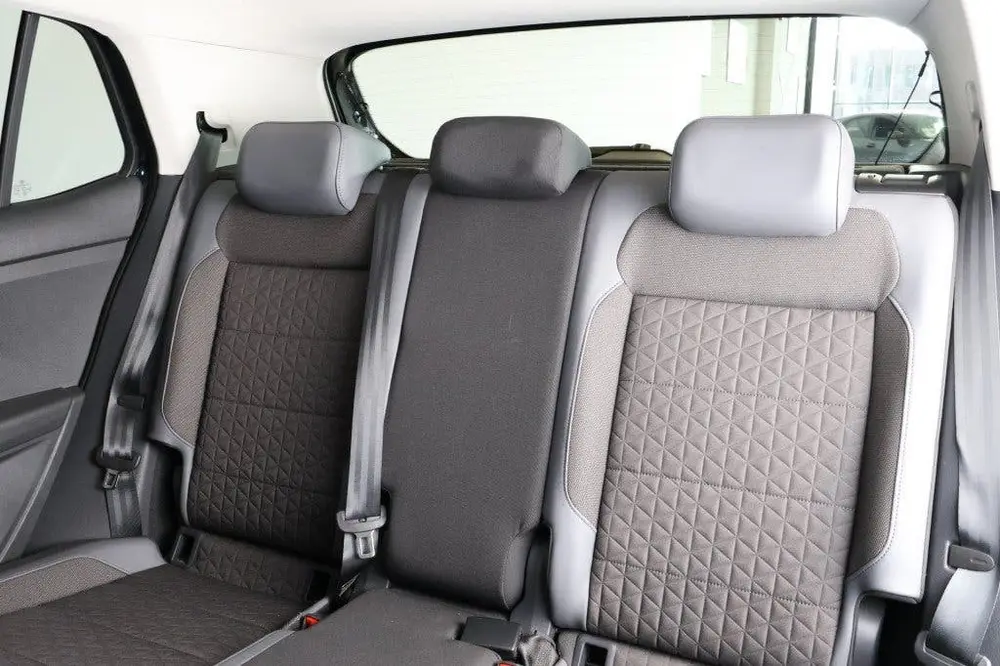 Volkswagen T-Cross 1.0 TSI R-Line - Stoelverw. - CarPlay - A uit 2023, foto 5