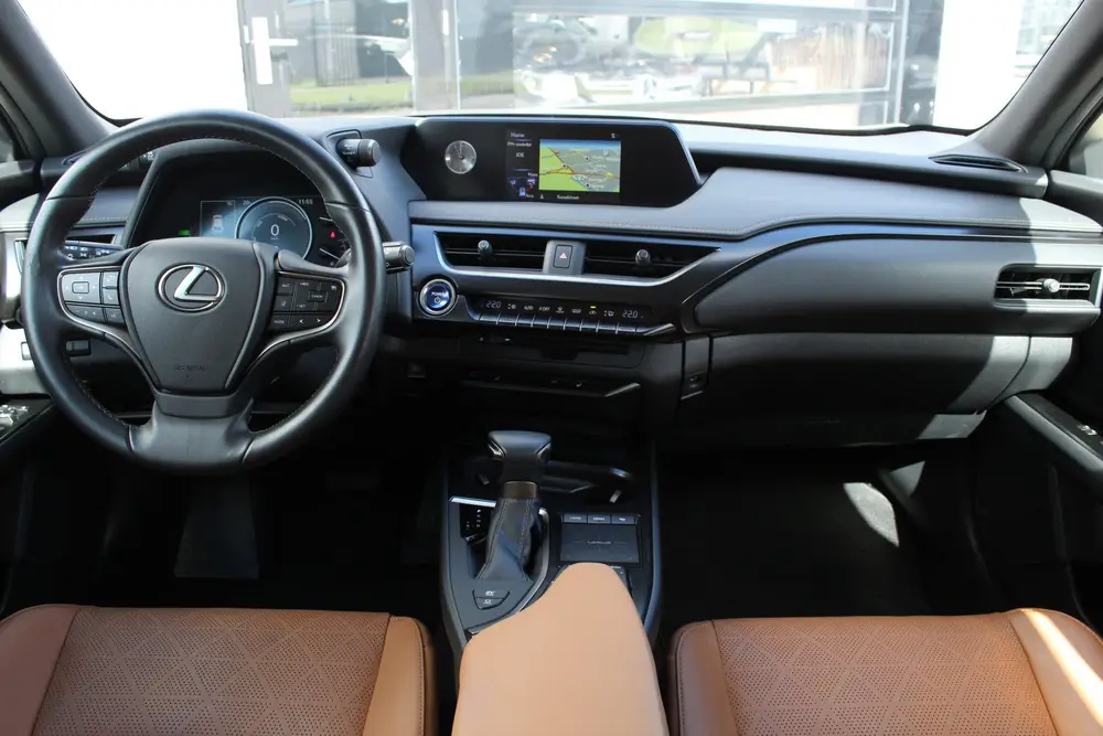 Lexus UX 250h Luxury Line / Carplay / Camera / Leer uit 2019, foto 2