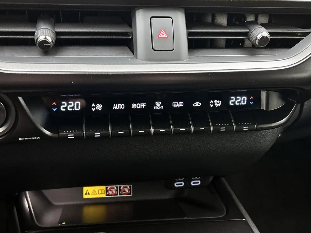 Lexus UX 250h Urban Line uit 2024, foto 10