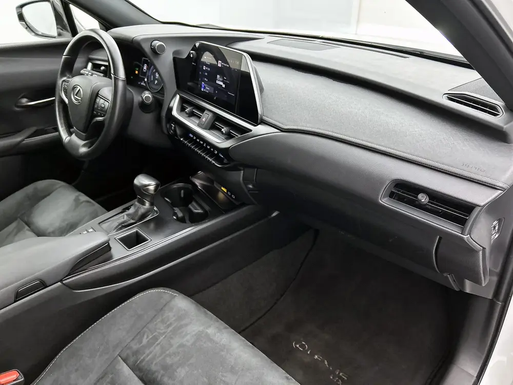 Lexus UX 250h Urban Line uit 2024, foto 6