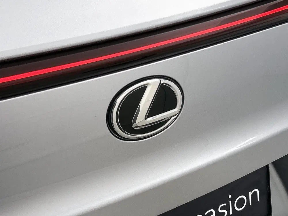 Lexus UX 250h Urban Line uit 2024, foto 19