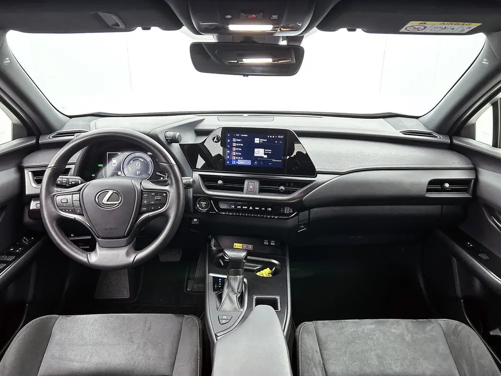 Lexus UX 250h Urban Line uit 2024, foto 4