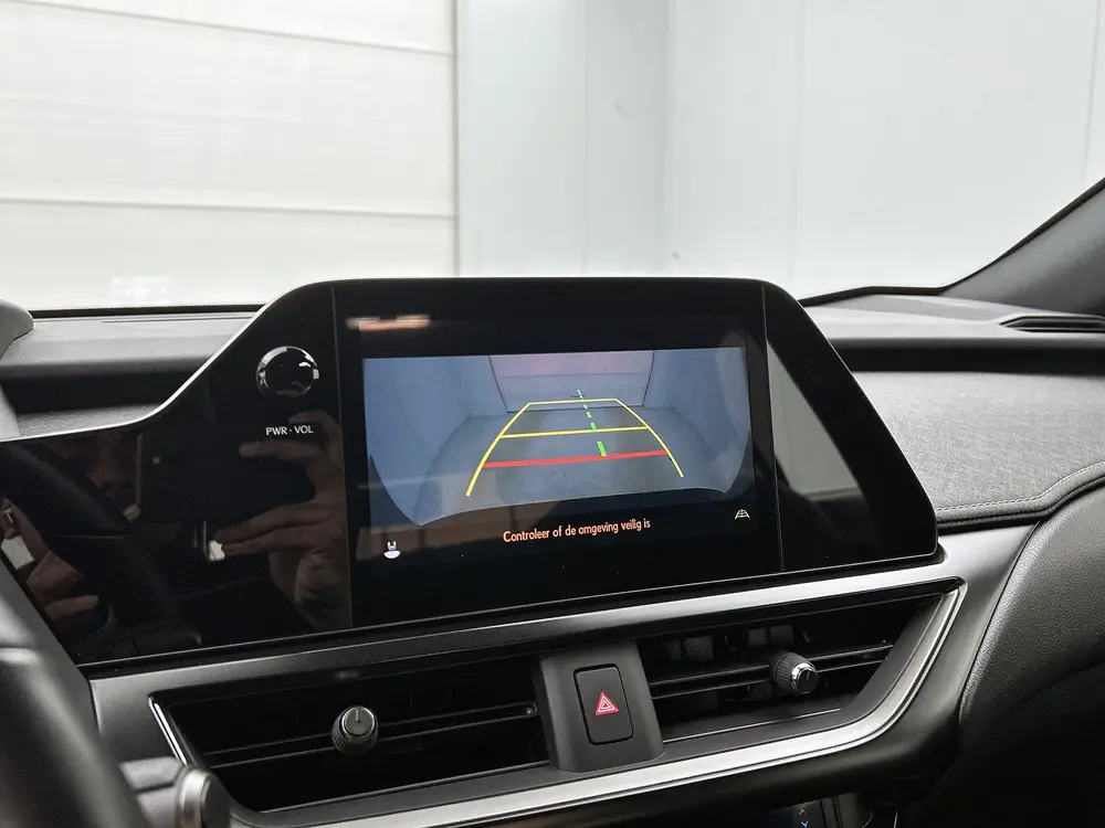 Lexus UX 250h Urban Line uit 2024, foto 8