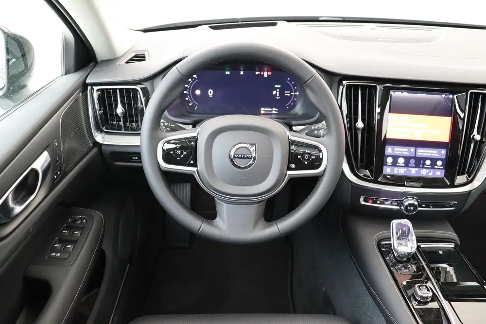 Volvo V60 T6 PLUG-IN HYBRID AWD ULTRA DARK -PANO.DAK uit 2026, foto 2