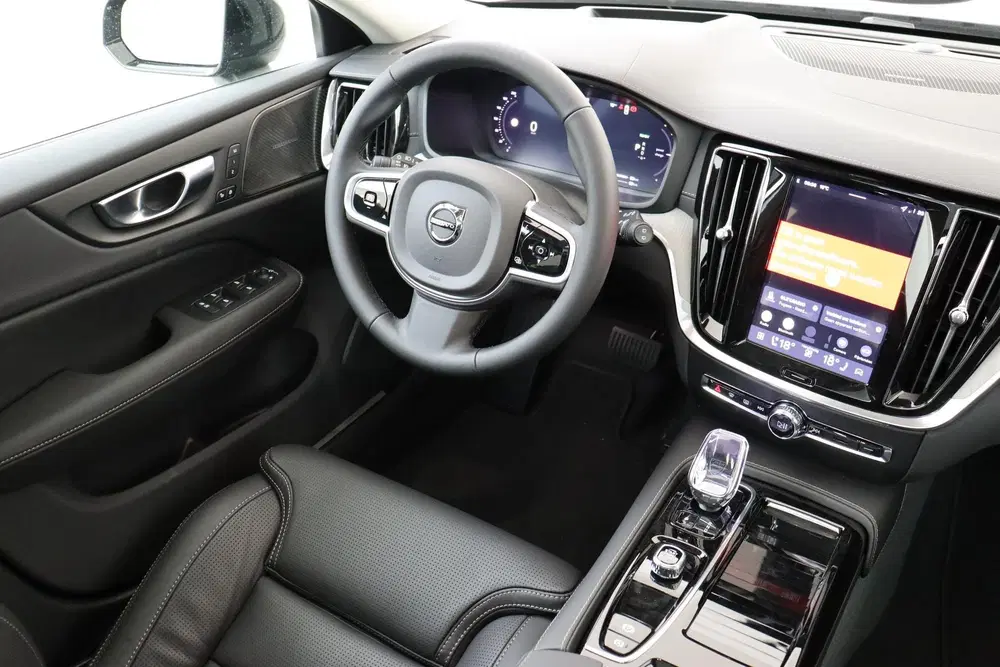 Volvo V60 T6 PLUG-IN HYBRID AWD ULTRA DARK -PANO.DAK uit 2026, foto 6