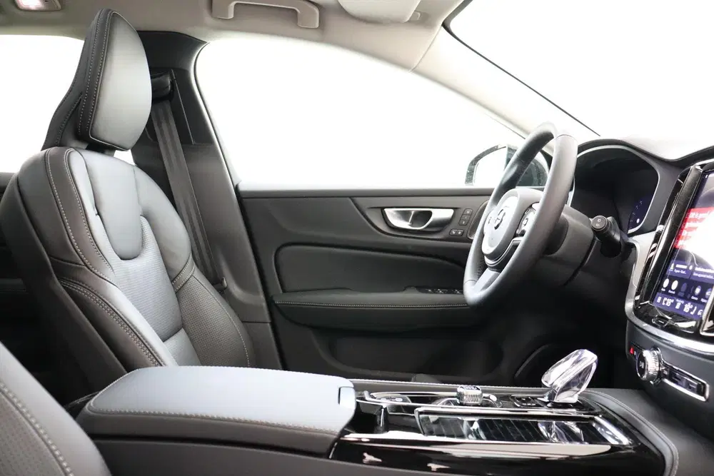 Volvo V60 T6 PLUG-IN HYBRID AWD ULTRA DARK -PANO.DAK uit 2026, foto 8