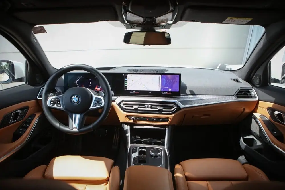 BMW 3-serie 3 Serie Touring 330e xDrive uit 2024, foto 10