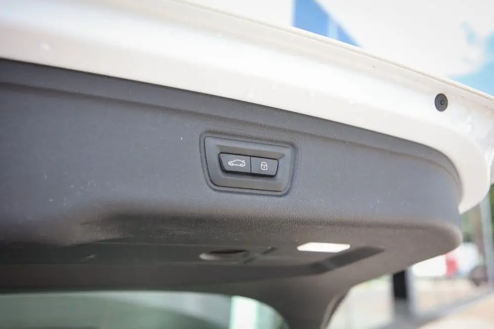 BMW 3-serie 3 Serie Touring 330e xDrive uit 2024, foto 3