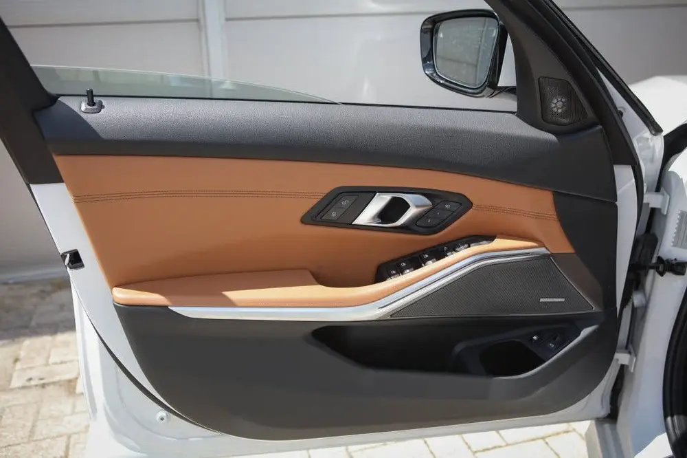 BMW 3-serie 3 Serie Touring 330e xDrive uit 2024, foto 7
