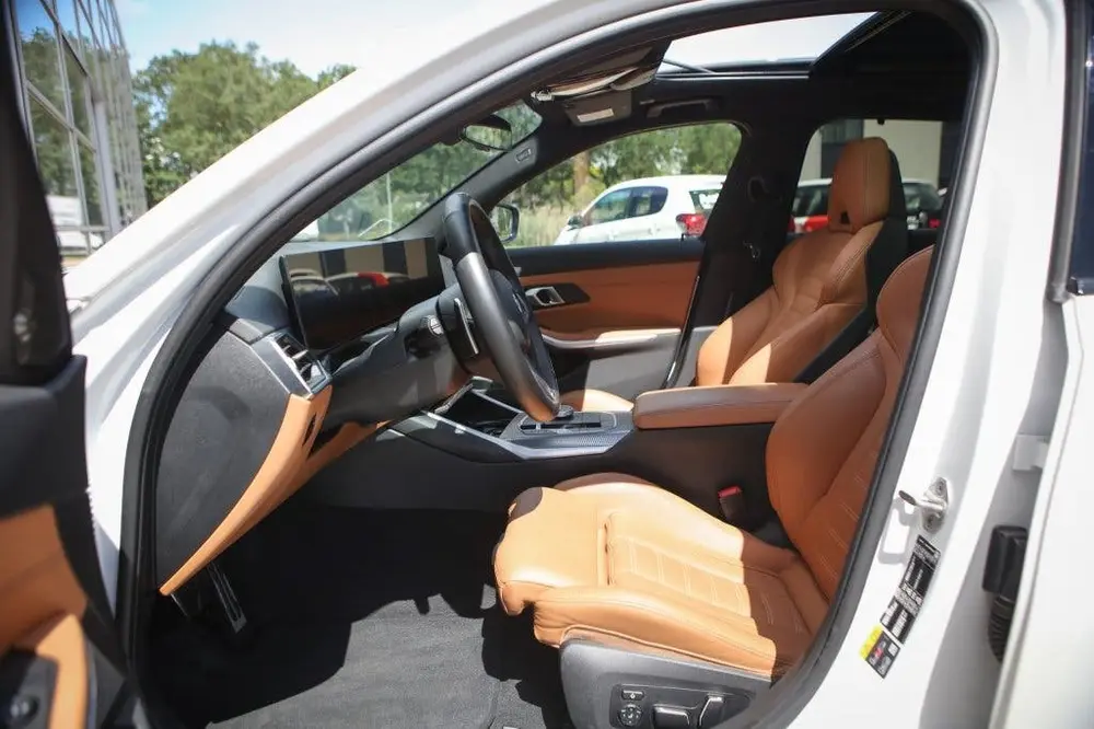BMW 3-serie 3 Serie Touring 330e xDrive uit 2024, foto 8