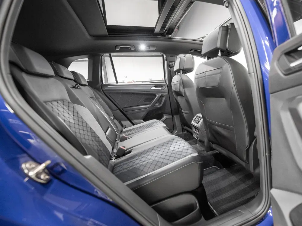Volkswagen Tiguan 1.5 TSI R-Line Business+ Pano Keyless 360 uit 2021, foto 16