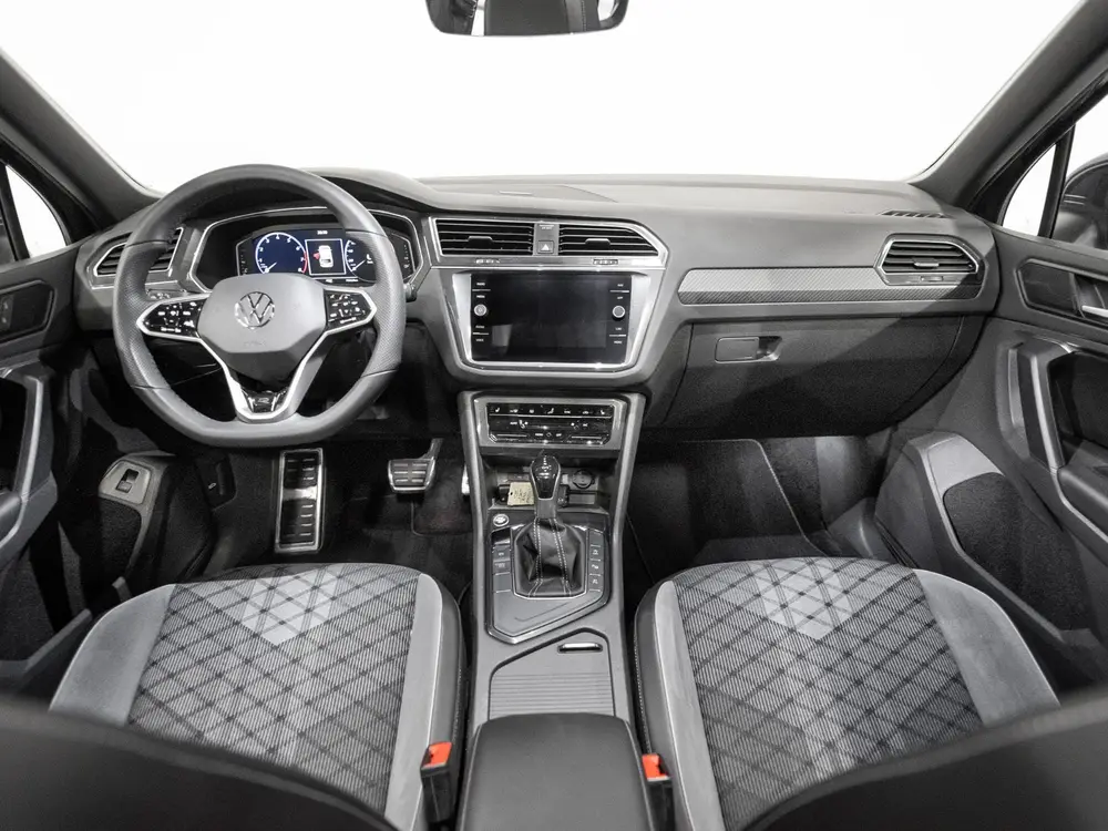 Volkswagen Tiguan 1.5 TSI R-Line Business+ Pano Keyless 360 uit 2021, foto 4