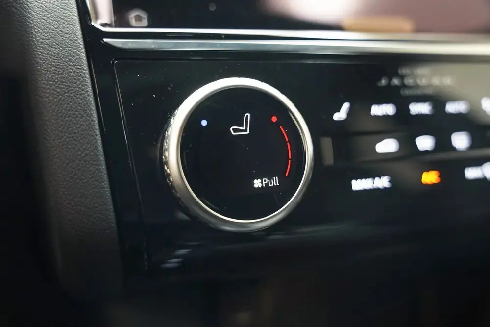 Jaguar E-Pace 1.5 P300e AWD R-Dynamic SE [ Panorama Stoelven uit 2023, foto 13