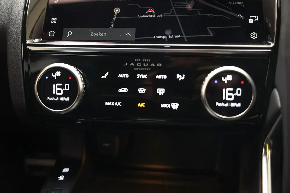 Jaguar E-Pace 1.5 P300e AWD R-Dynamic SE [ Panorama Stoelven uit 2023, foto 9
