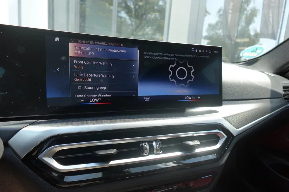 BMW 4-serie 4-serie Coupé 420i M-PAKKET PANO 360 uit 2023, foto 15