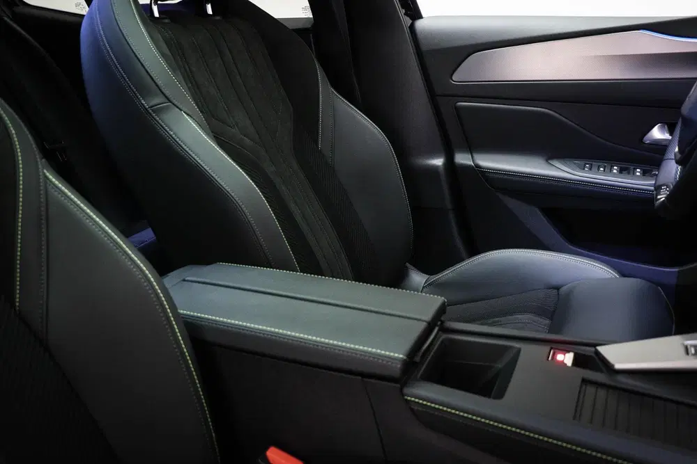 Peugeot 408 GT 58 kWh uit 2026, foto 11