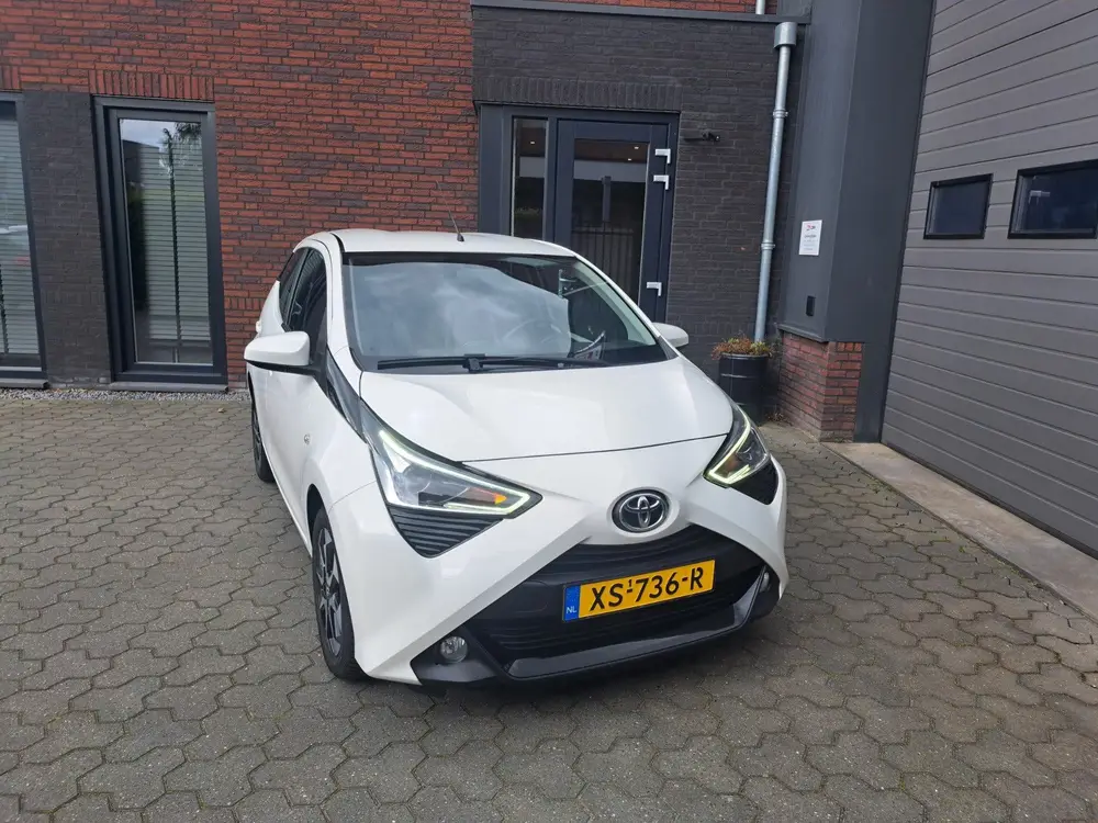 Toyota Aygo 1.0 VVT-i x-joy AUTOMAAT uit 2019, foto 2