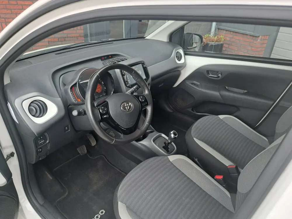 Toyota Aygo 1.0 VVT-i x-joy AUTOMAAT uit 2019, foto 7