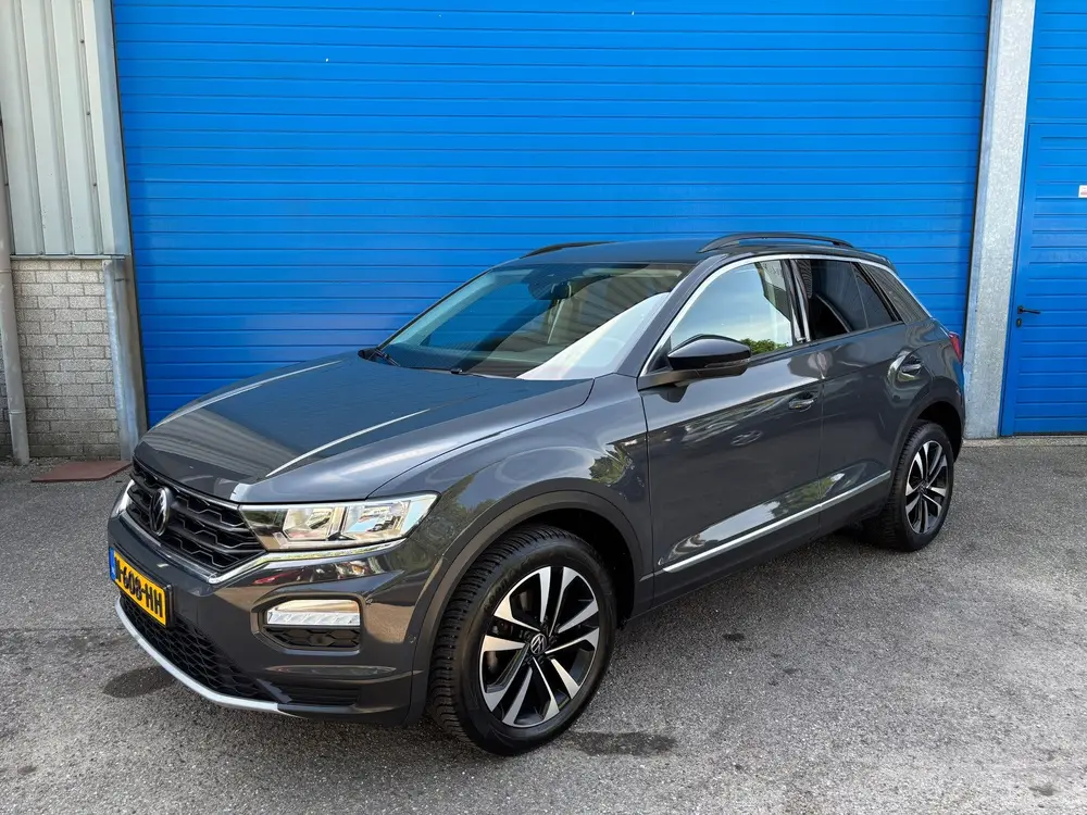 Volkswagen T-Roc 1.0 TSI Style Business uit 2021, foto 2