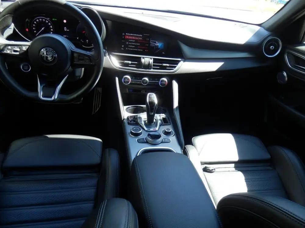 Alfa Romeo Giulia 2.0 T AWD Veloce Q4 280 pk. I Facelift I uit 2023, foto 12