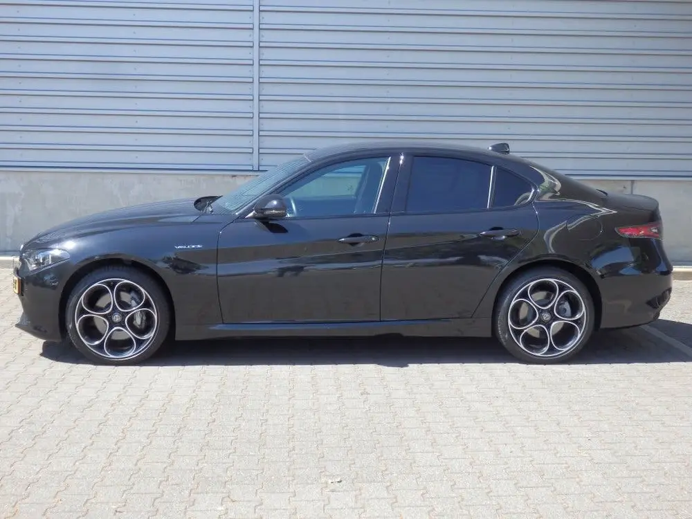 Alfa Romeo Giulia 2.0 T AWD Veloce Q4 280 pk. I Facelift I uit 2023, foto 2
