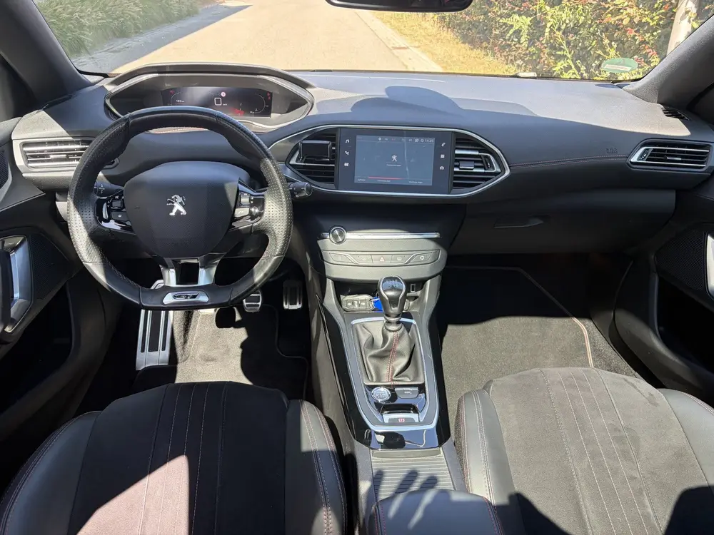 Peugeot 308 1.2 PureTech Blue Lease GT-Line uit 2021, foto 3