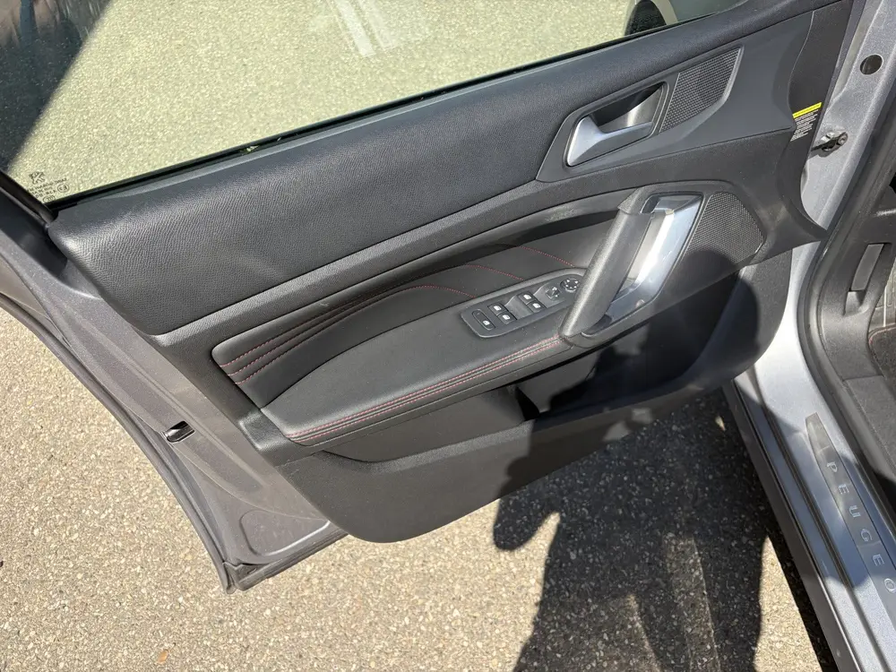 Peugeot 308 1.2 PureTech Blue Lease GT-Line uit 2021, foto 6