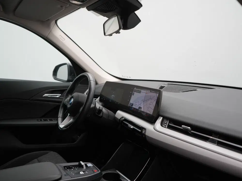 BMW iX1 xDrive30 67 kWh 313pk Dealer O.H. uit 2023, foto 4
