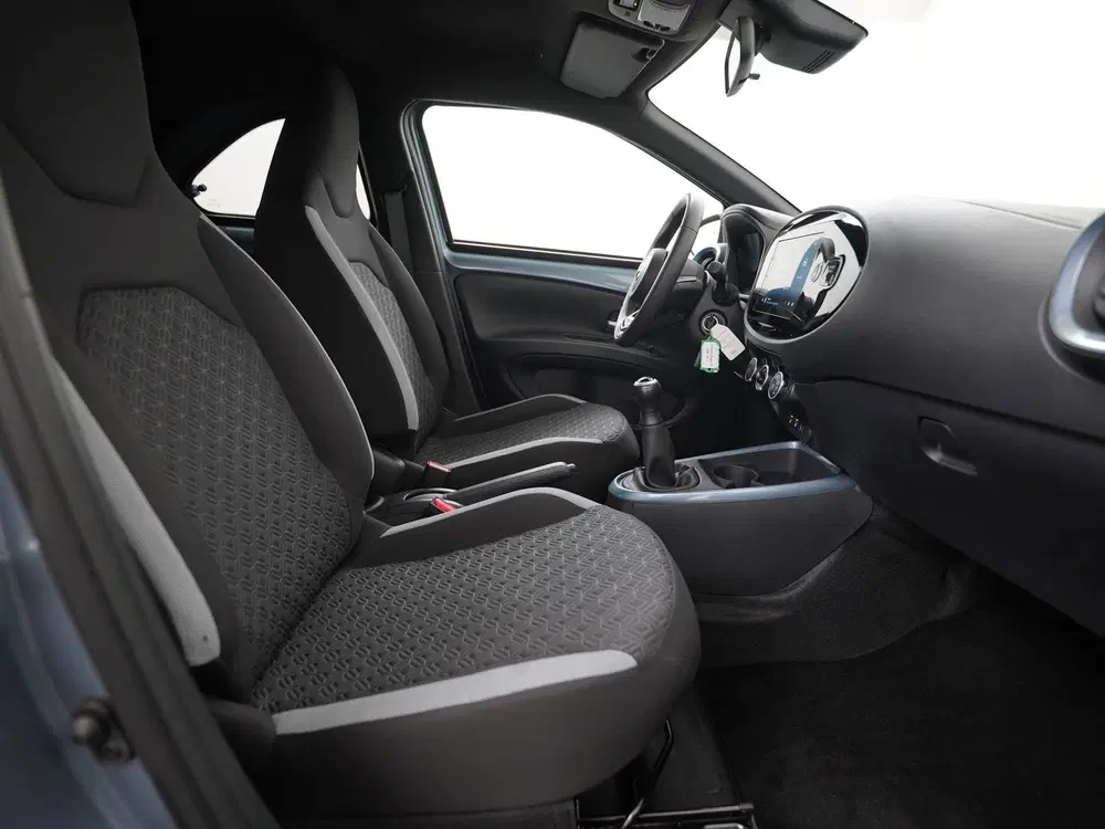 Toyota Aygo X 1.0 VVT-i MT Play Two-Tone uit 2025, foto 3
