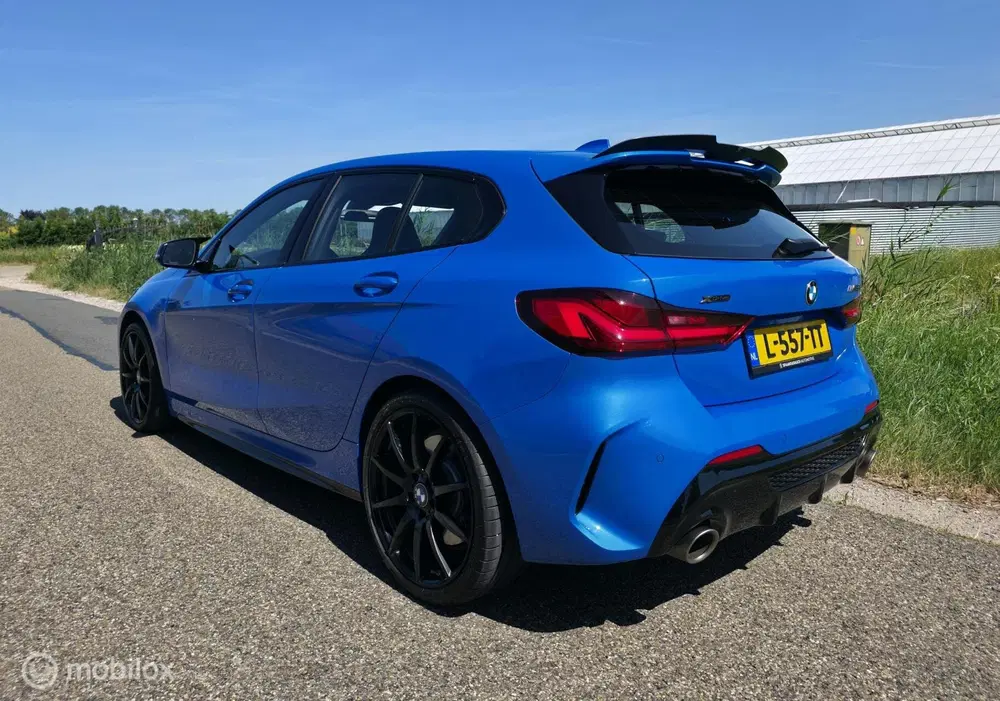 BMW 1-serie M135i xDrive uit 2021, foto 2