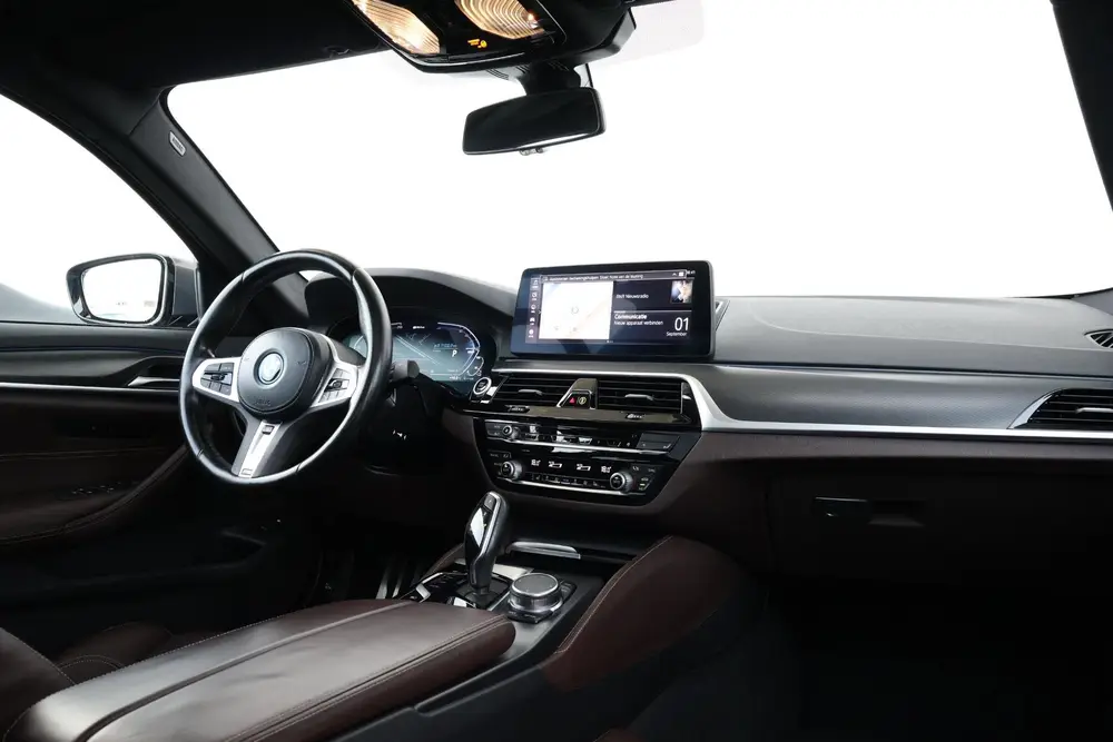 BMW 5-serie 530e Business Edition Plus uit 2023, foto 10