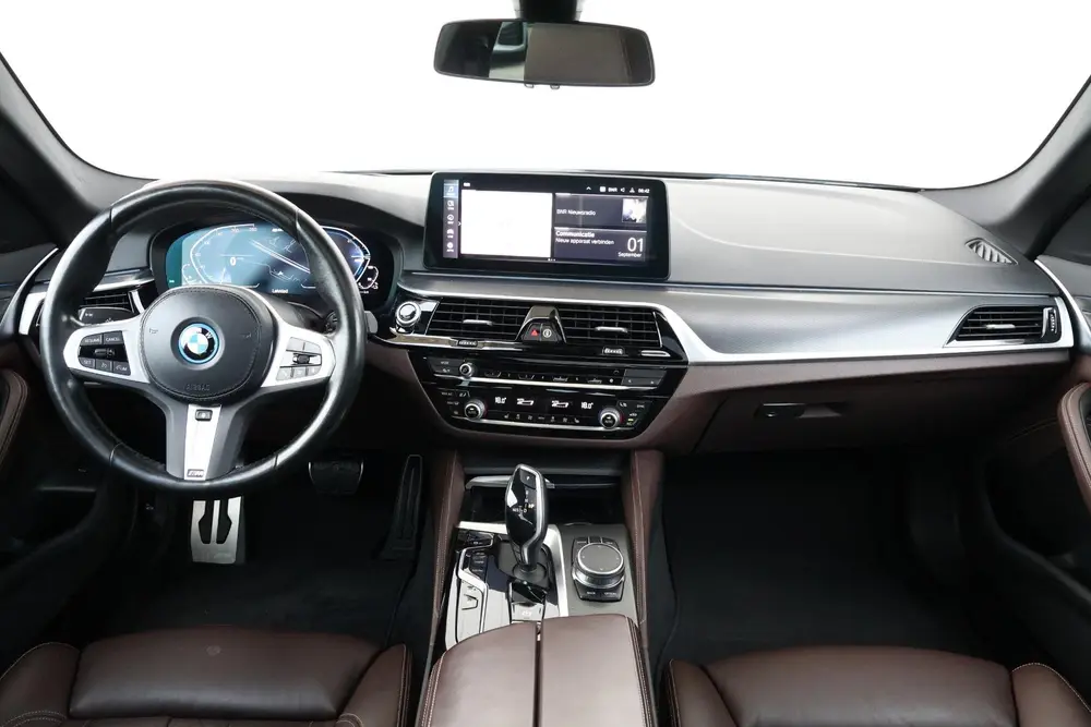 BMW 5-serie 530e Business Edition Plus uit 2023, foto 12