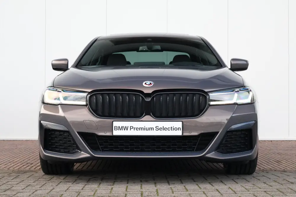 BMW 5-serie 530e Business Edition Plus uit 2023, foto 2