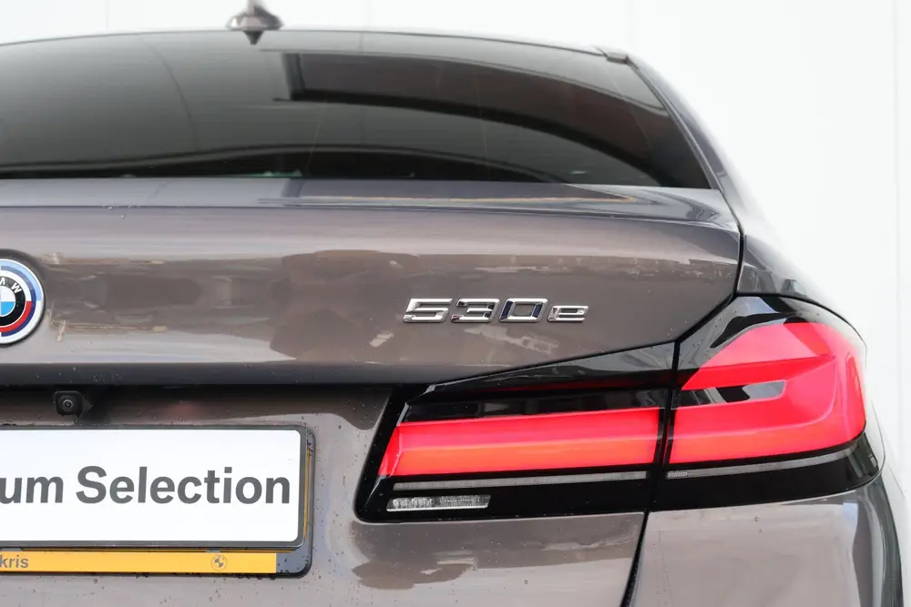 BMW 5-serie 530e Business Edition Plus uit 2023, foto 9