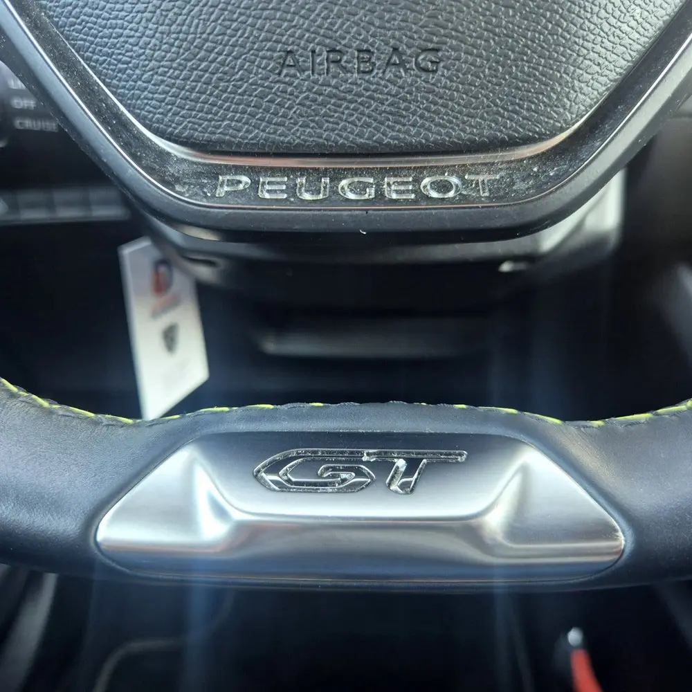 Peugeot 2008 GT uit 2023, foto 5