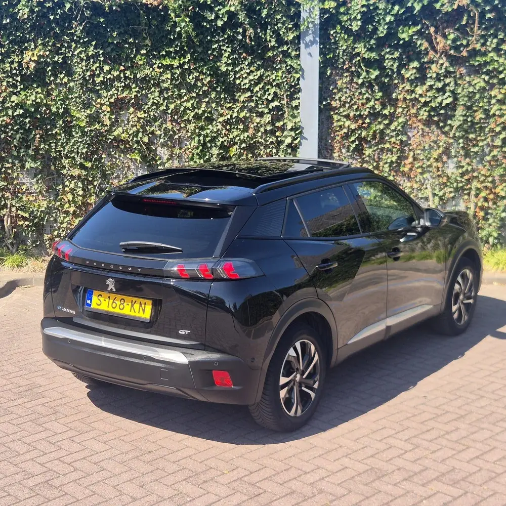 Peugeot 2008 GT uit 2023, foto 7