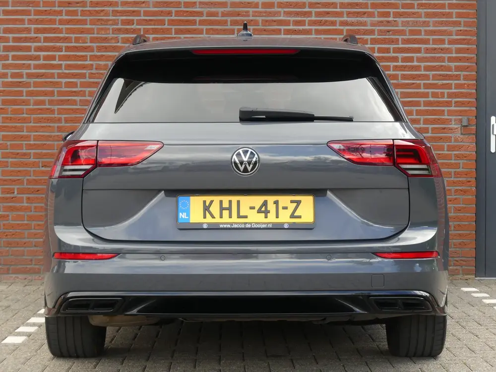Volkswagen Golf 2.0 TSI R-Line / Trekhaak (bj 2022) uit 2022, foto 20
