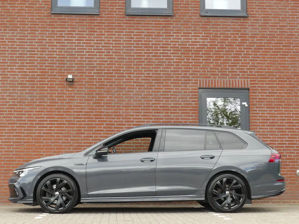 Volkswagen Golf 2.0 TSI R-Line / Trekhaak (bj 2022) uit 2022, foto 3