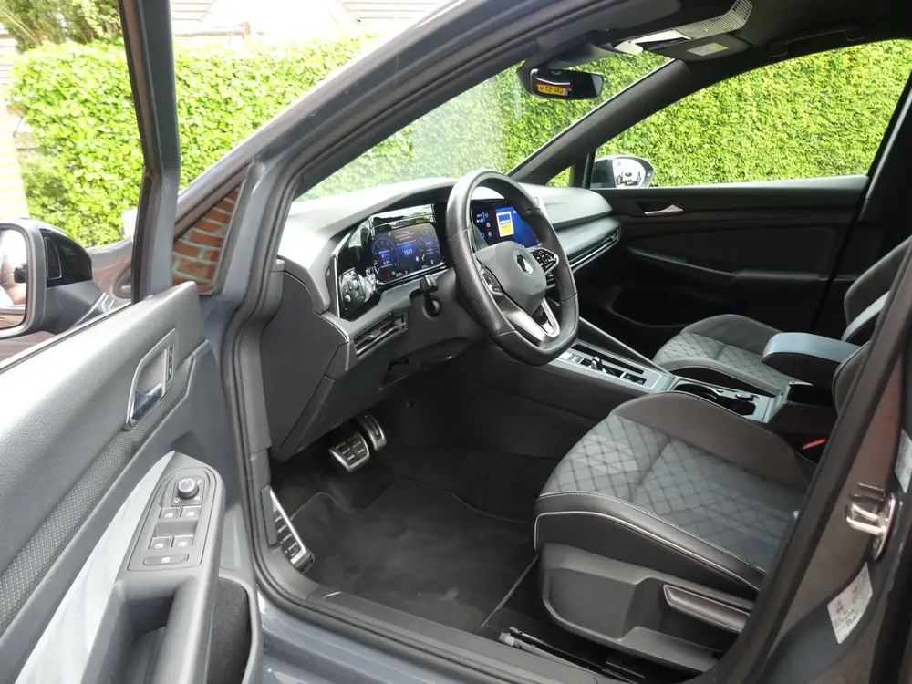 Volkswagen Golf 2.0 TSI R-Line / Trekhaak (bj 2022) uit 2022, foto 5