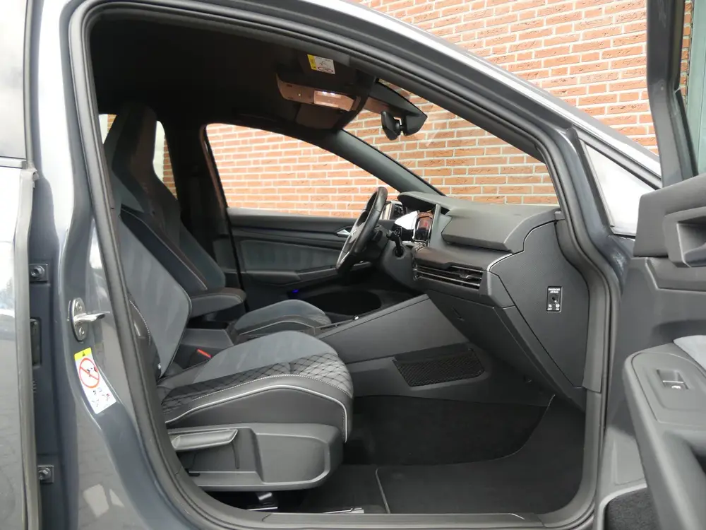 Volkswagen Golf 2.0 TSI R-Line / Trekhaak (bj 2022) uit 2022, foto 6