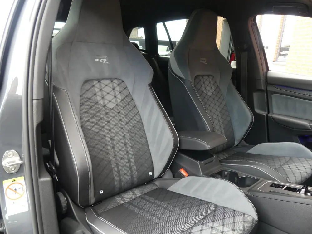 Volkswagen Golf 2.0 TSI R-Line / Trekhaak (bj 2022) uit 2022, foto 7