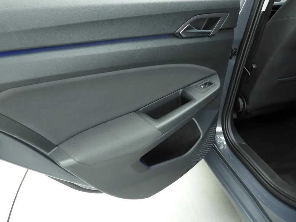 Volkswagen Golf 1.0 eTSI Life Business dealer onderhouden | uit 2021, foto 18