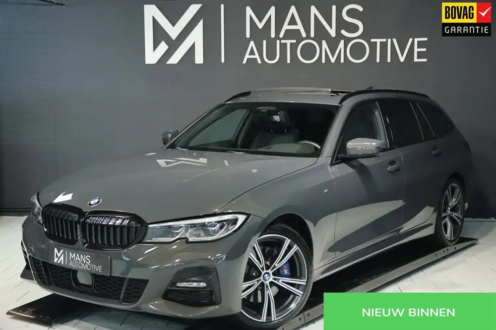BMW 3-Serie 330i xDrive M Sport / PANO / LASER / HUD / MEMOR uit 2020