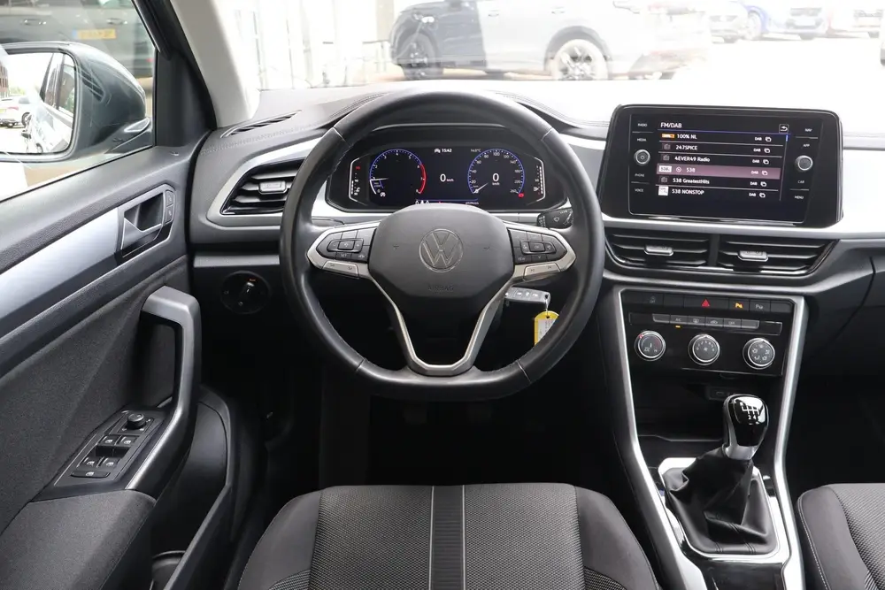 Volkswagen T-Roc 1.0 TSI 110pk Life 75 Edition | Camera | Ad uit 2022, foto 19
