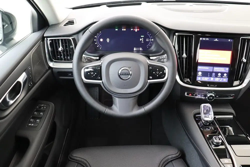 Volvo V60 T6 PLUG-IN HYBRID AWD ULTRA DARK -PANO.DAK uit 2026, foto 2