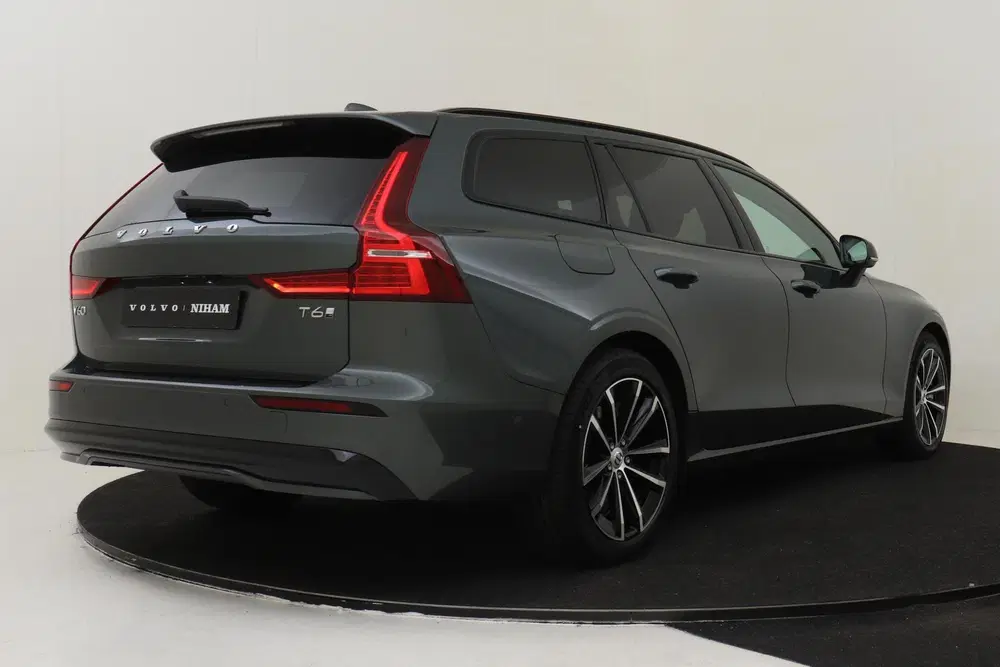Volvo V60 T6 PLUG-IN HYBRID AWD ULTRA DARK -PANO.DAK uit 2026, foto 3
