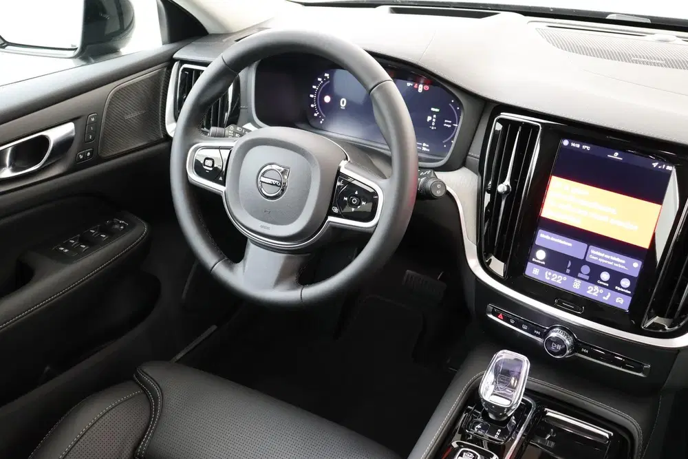 Volvo V60 T6 PLUG-IN HYBRID AWD ULTRA DARK -PANO.DAK uit 2026, foto 6