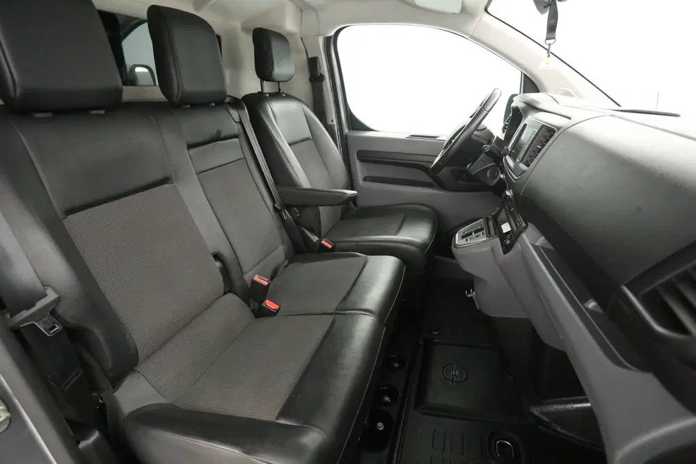 Peugeot Expert Opel Vivaro-e 75 kWh L2H1 Innovation uit 2021, foto 11